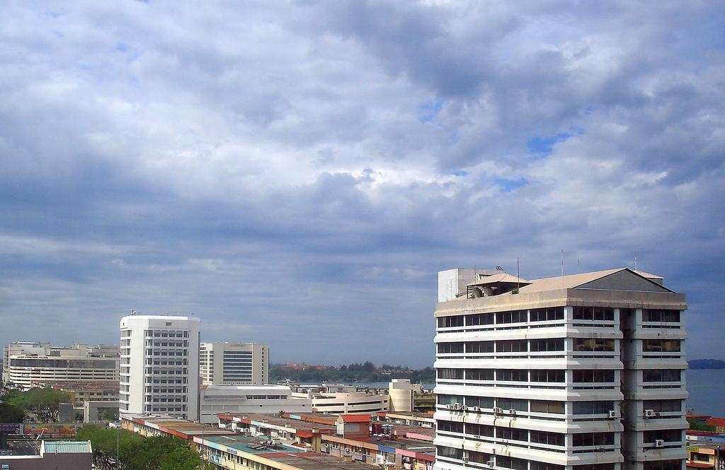 Kinabalu Daya Hotel Kota Kinabalu Esterno foto